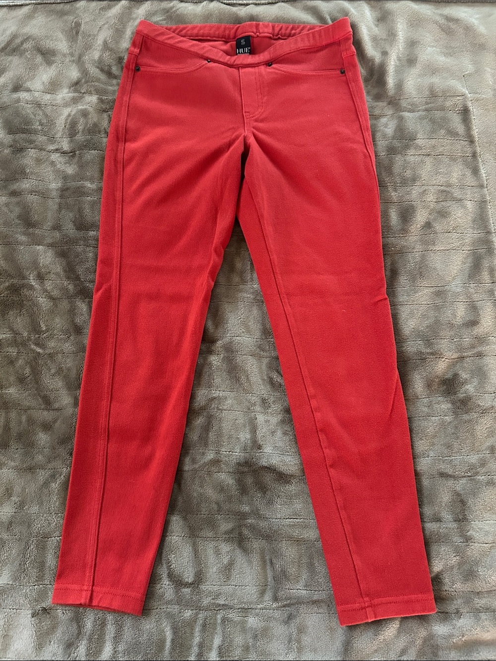 HUE Women’s Red Pull-on Pants